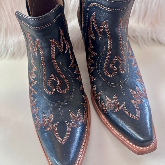 Ariat Women's Sz. 10 B Dixon Short Western Boot Brooklyn Black Boots EUC!! - Picture 7 of 10